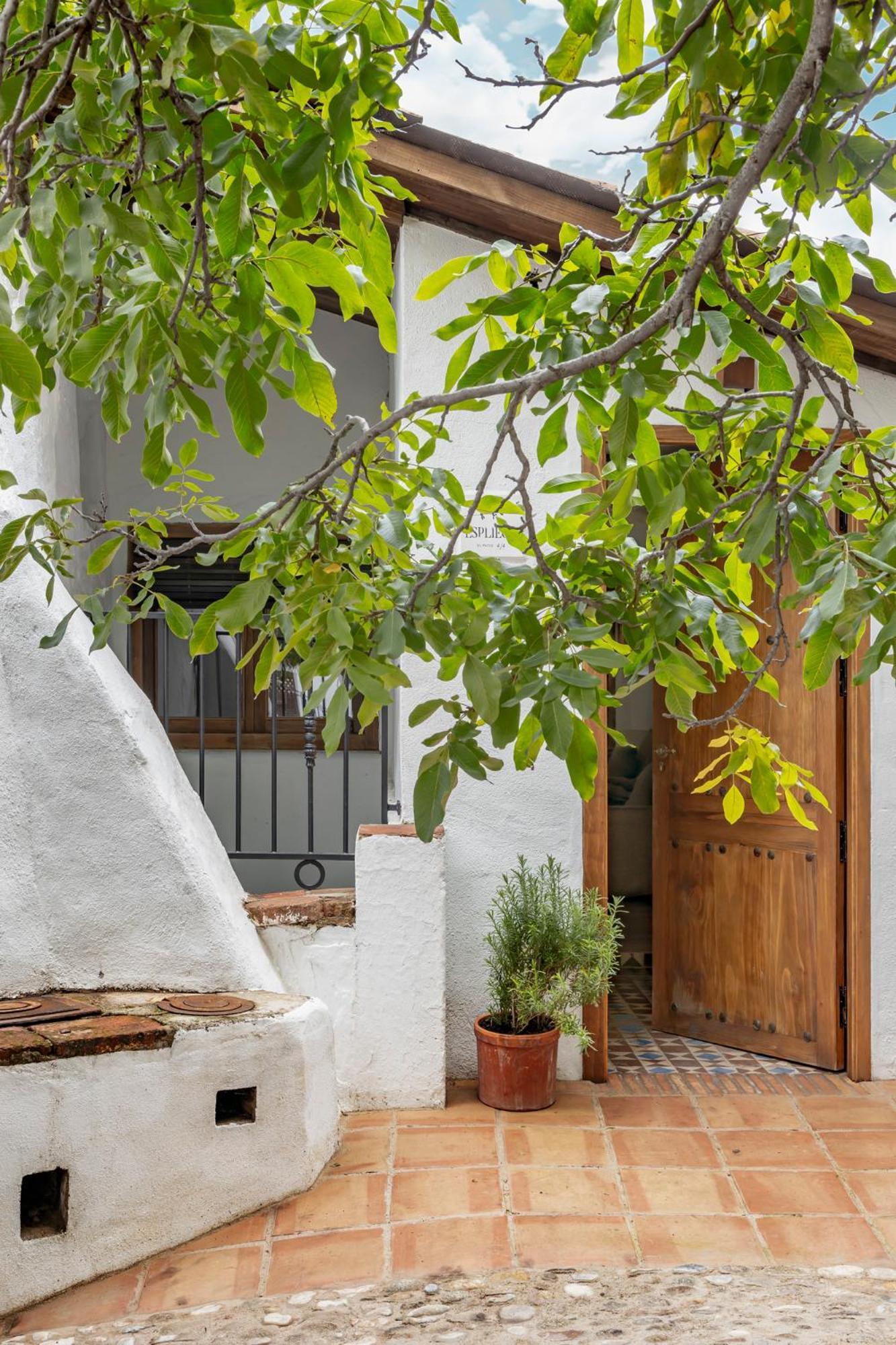Apartamentos Turisticos El Patio Del Nogal กวาดาลูเป ภายนอก รูปภาพ