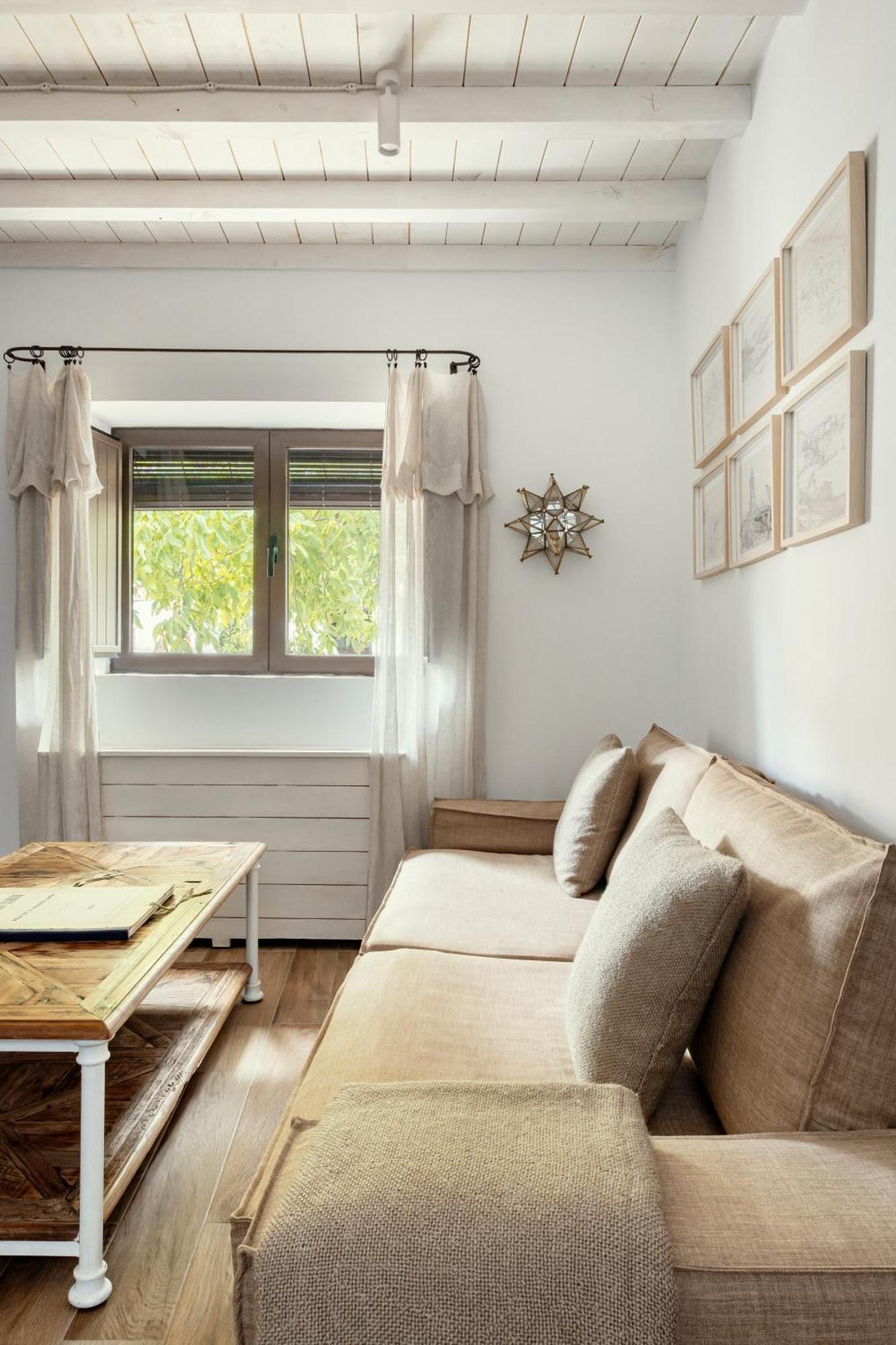 Apartamentos Turisticos El Patio Del Nogal กวาดาลูเป ภายนอก รูปภาพ