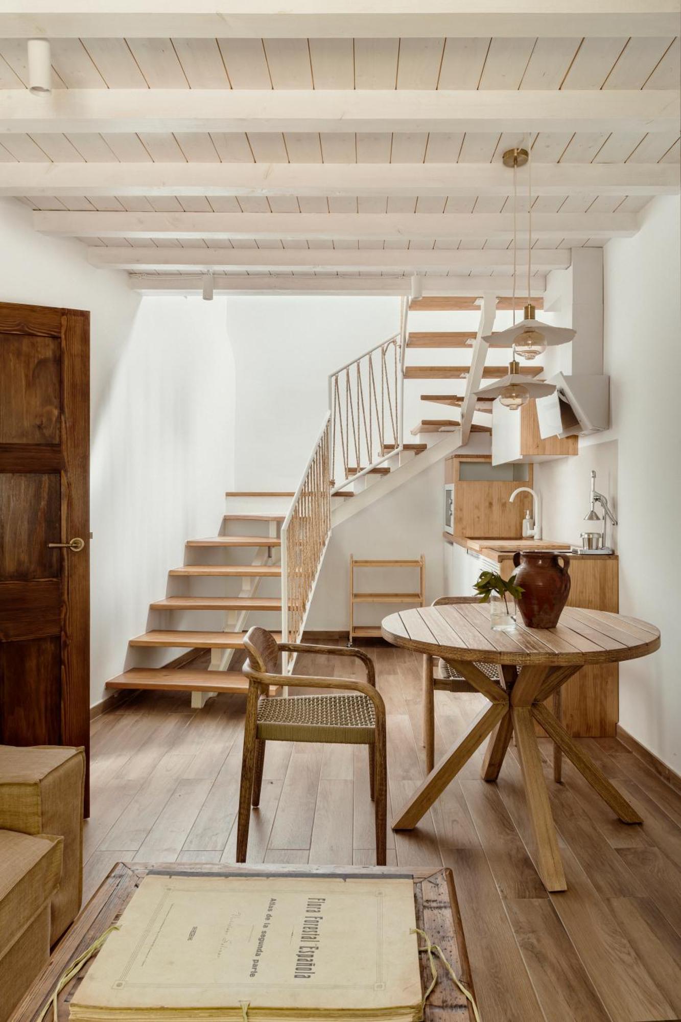 Apartamentos Turisticos El Patio Del Nogal กวาดาลูเป ภายนอก รูปภาพ