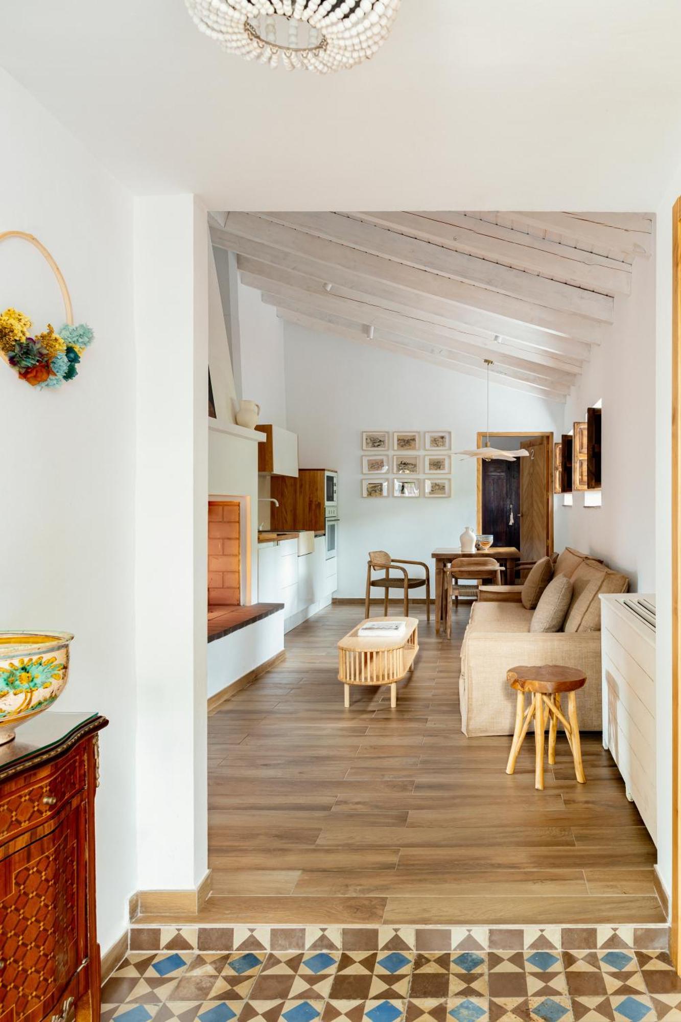 Apartamentos Turisticos El Patio Del Nogal กวาดาลูเป ภายนอก รูปภาพ