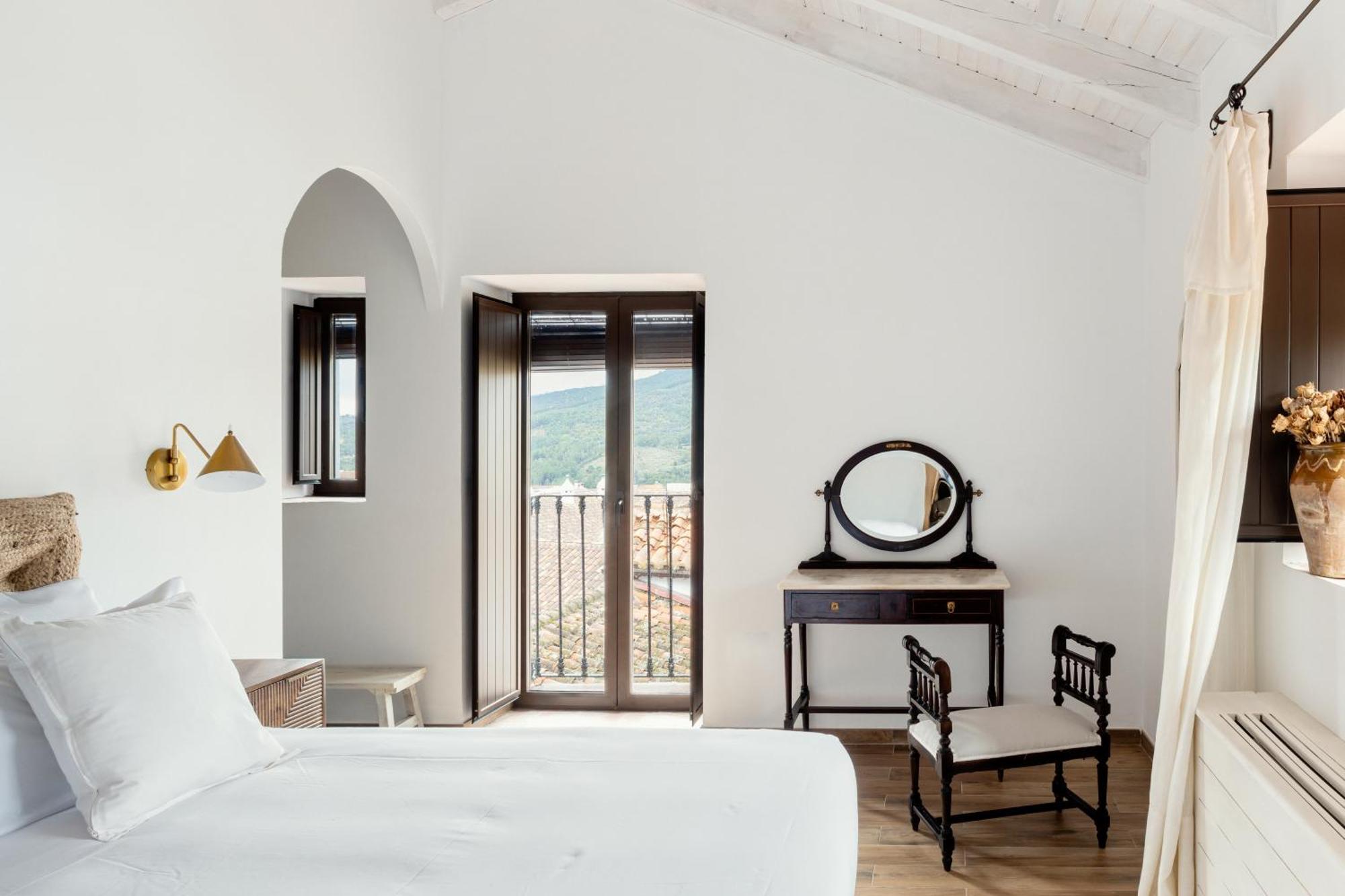Apartamentos Turisticos El Patio Del Nogal กวาดาลูเป ภายนอก รูปภาพ