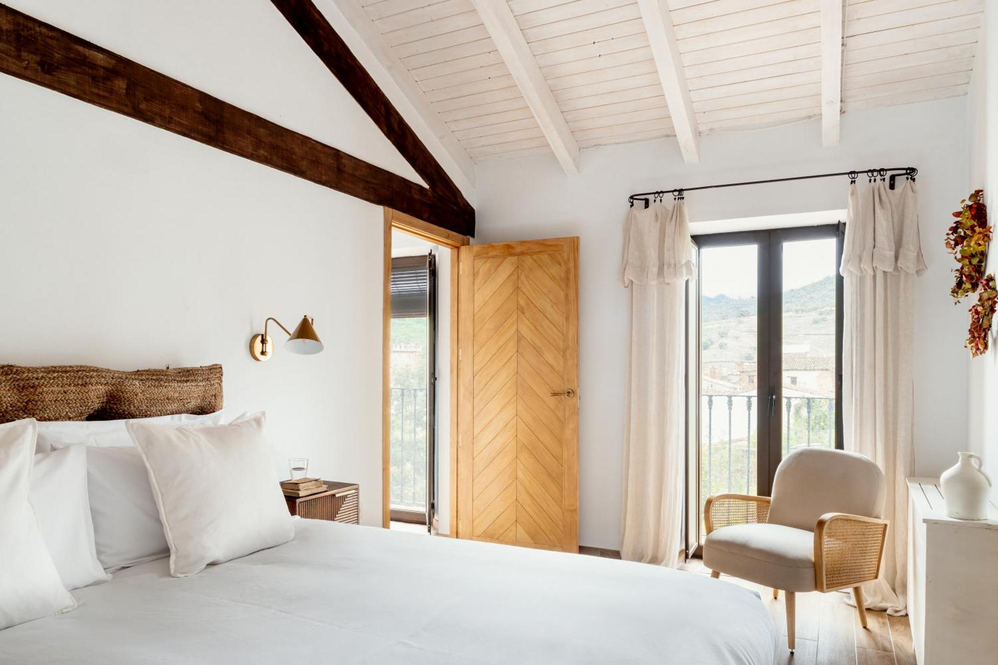 Apartamentos Turisticos El Patio Del Nogal กวาดาลูเป ภายนอก รูปภาพ