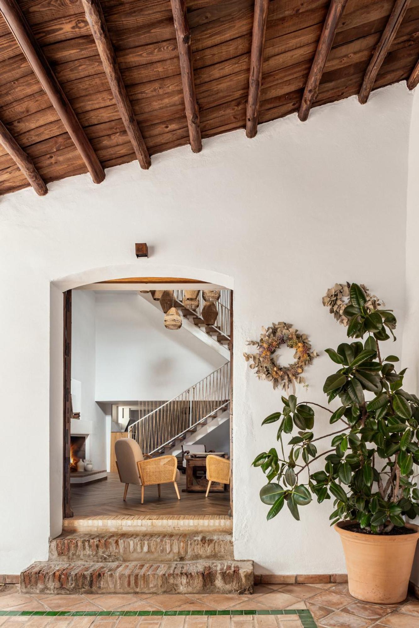 Apartamentos Turisticos El Patio Del Nogal กวาดาลูเป ภายนอก รูปภาพ